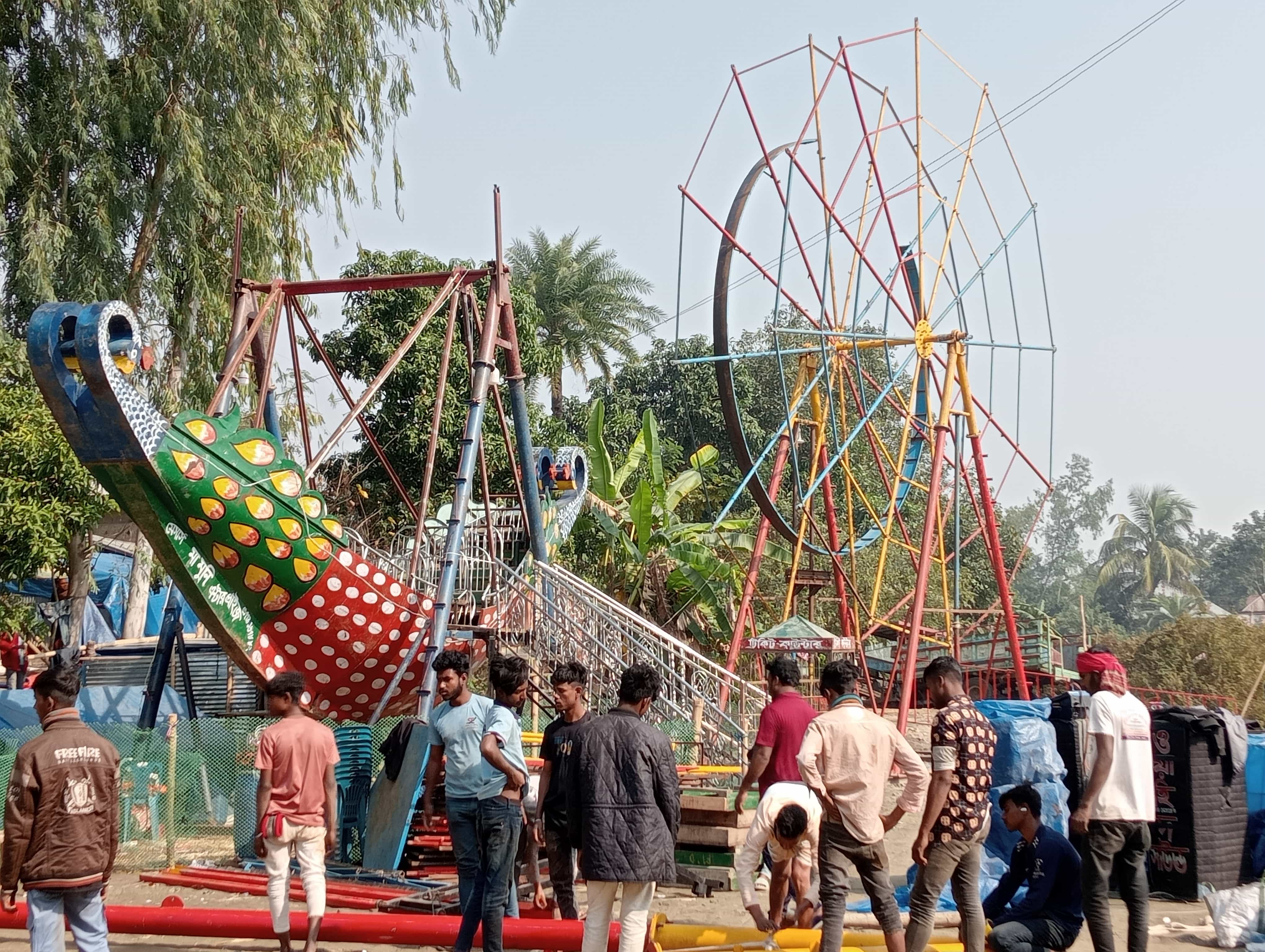 আত্রাইয়ে শত বছরের ঐতিহ্য বহন করে জমে উঠেছে পৌষ সংক্রান্তির সীতাতলার মেলা