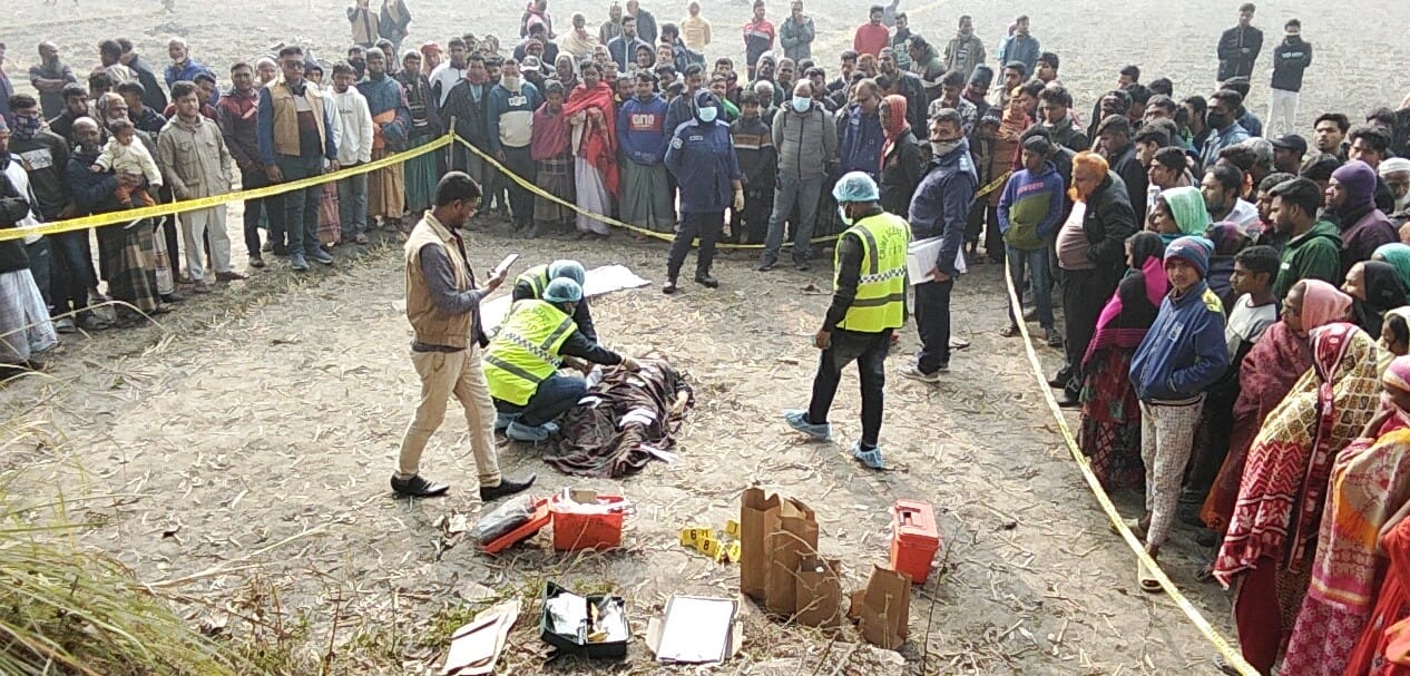 পার্বতীপুর খোলাহাটি চৌত্রের মোড়ে অজ্ঞাত নারীর বস্তাবন্দি মরদেহ উদ্ধার