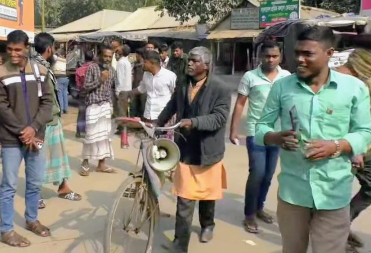 গাইবান্ধায় ভোটের মাঠে ব্যতিক্রমী প্রচার স্বতন্ত্র প্রার্থী আজিজার রহমানের