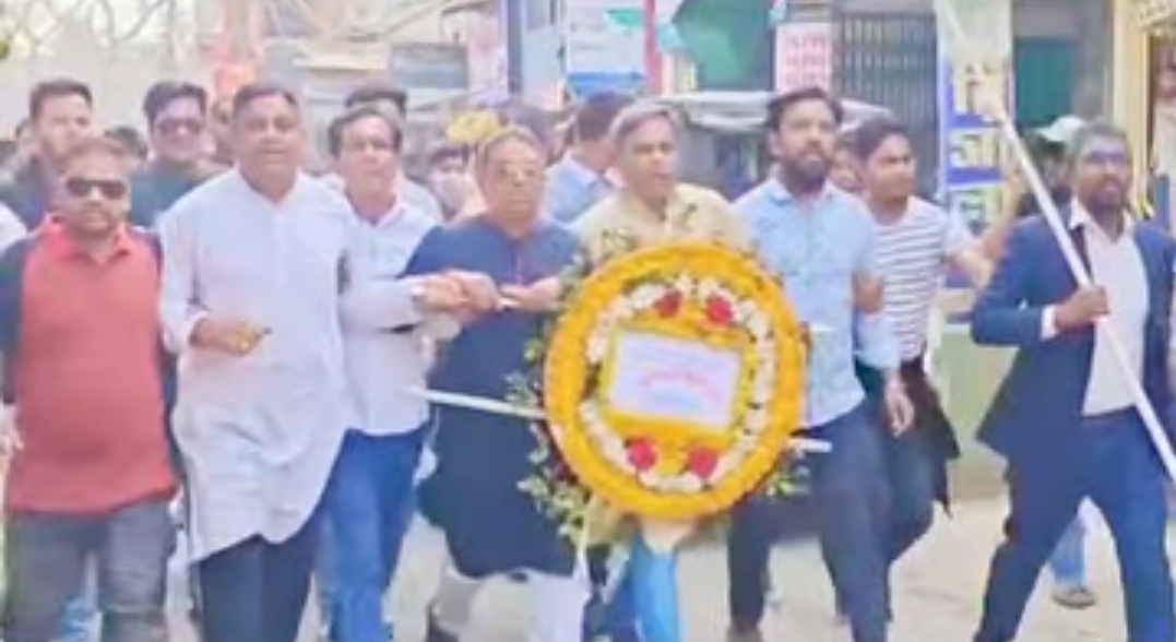 গাইবান্ধায় শহীদ মিনারে ‘জয় বাংলা’ স্লোগান দিয়ে মিছিল, দুই আ’লীগ নেতা আটক।