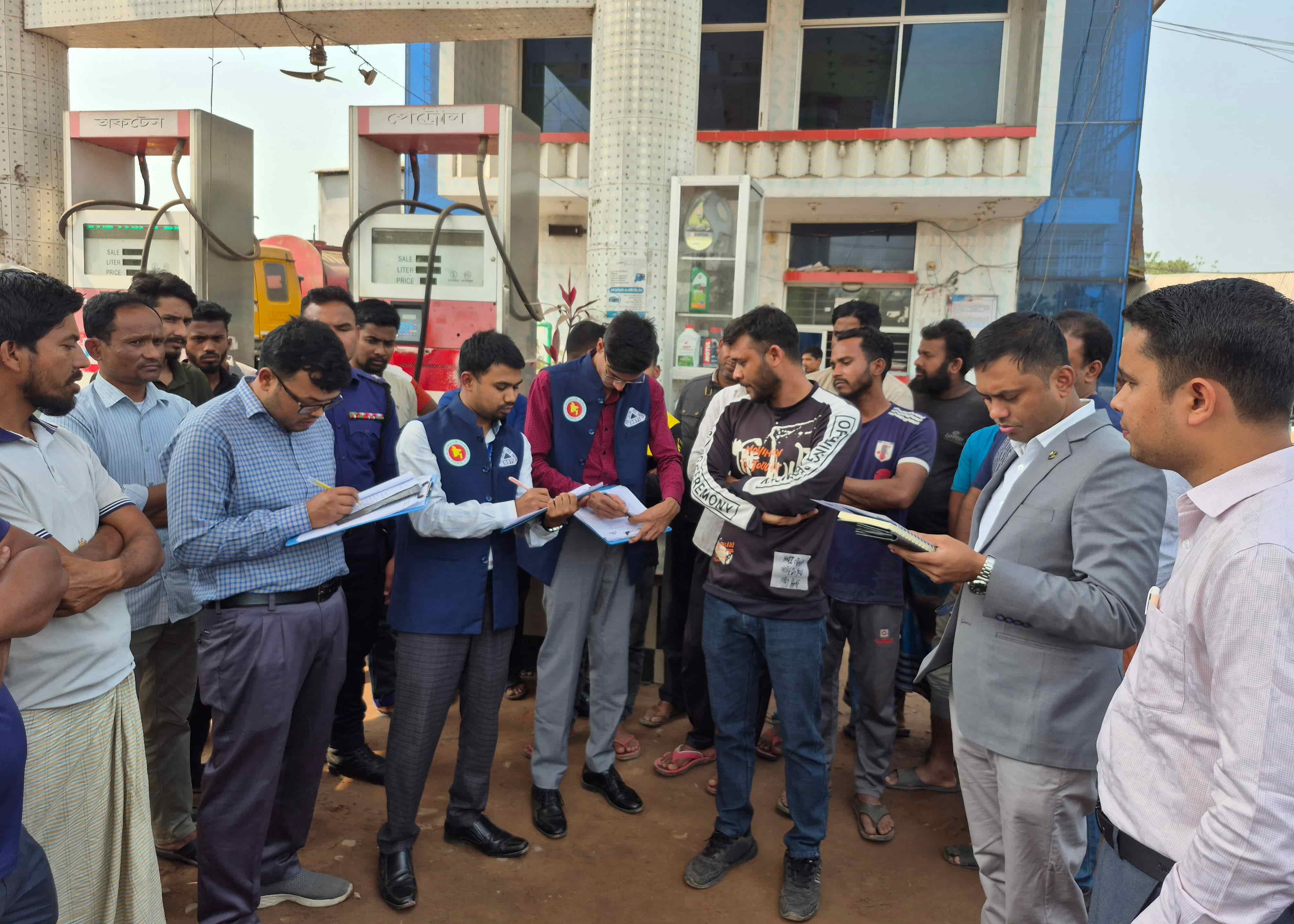 পরিমাপে কারচুপি ও অনুমোদনহীন শিশু খাদ্য তৈরিতে জরিমানা গুনল দুই প্রতিষ্ঠান