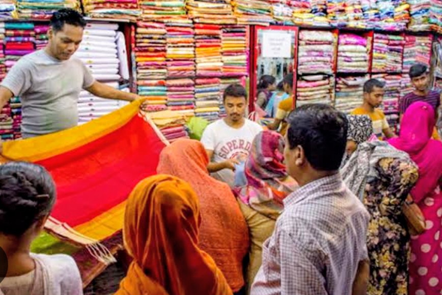 গাইবান্ধায় জমে ওঠেছে ঈদের কেনাকাটা