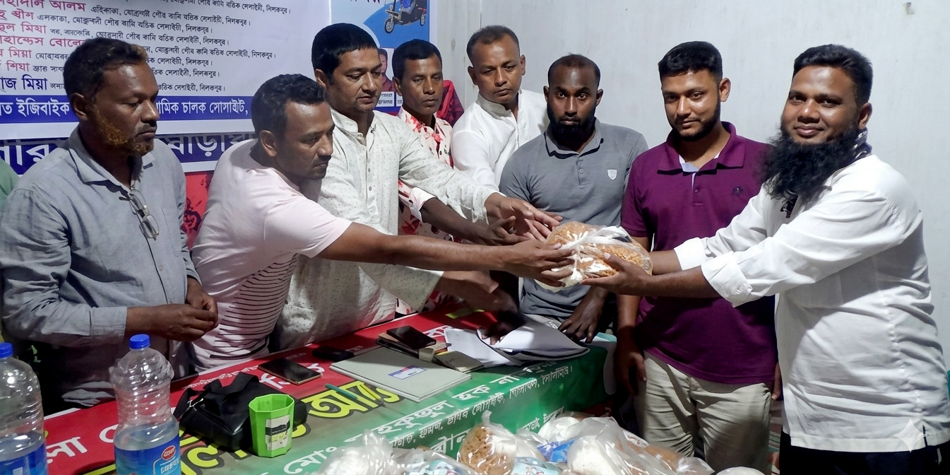 ঘোড়াঘাটে ৩৫০ জন অটো শ্রমিকের মাঝে ঈদ সামগ্রী বিতরণ