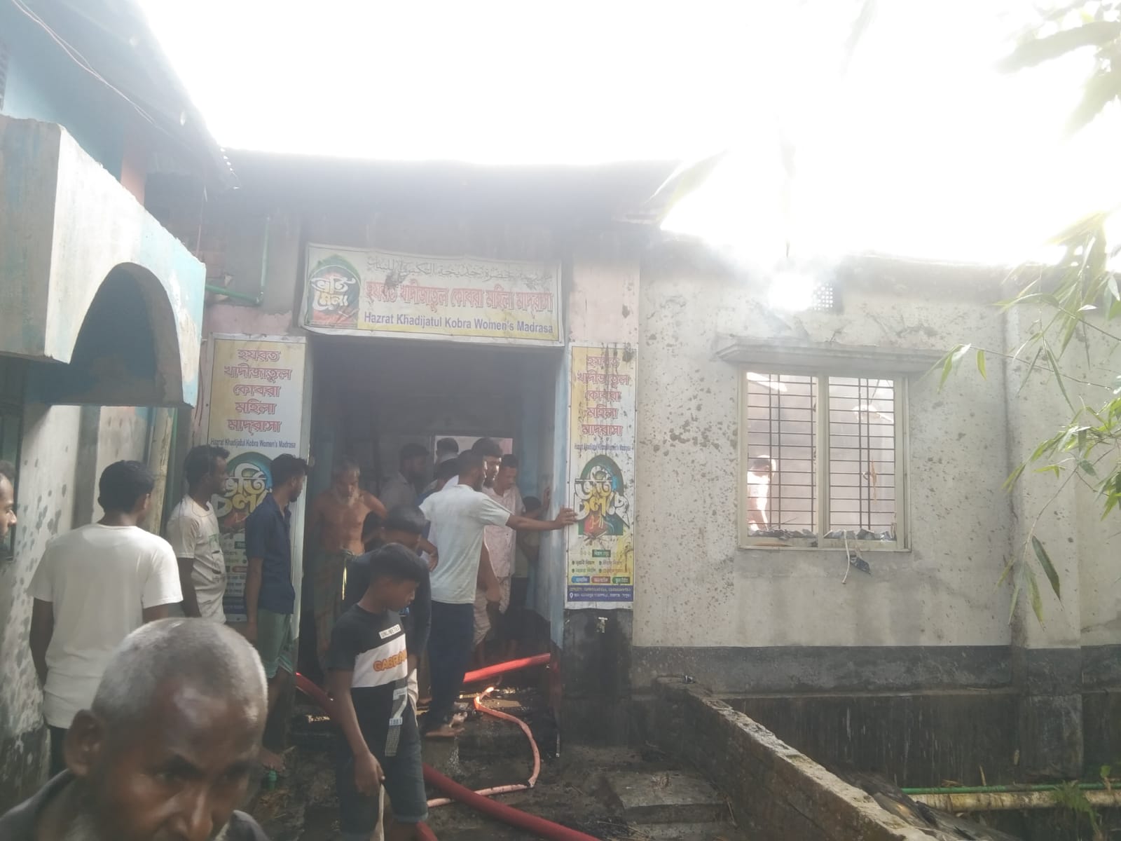 তারাগঞ্জে আবাসিক মহিলা মাদ্রাসায় আগুন, ১০ লাখ টাকার ক্ষতি