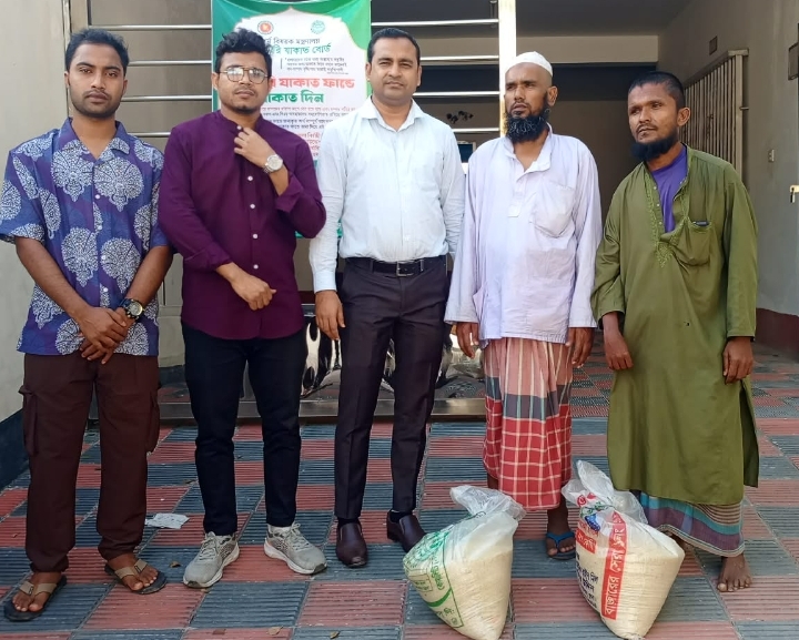 রাজারহাটে কর্মসংস্থান ও চিকিৎসা পেলো দুই অসহায় পরিবার