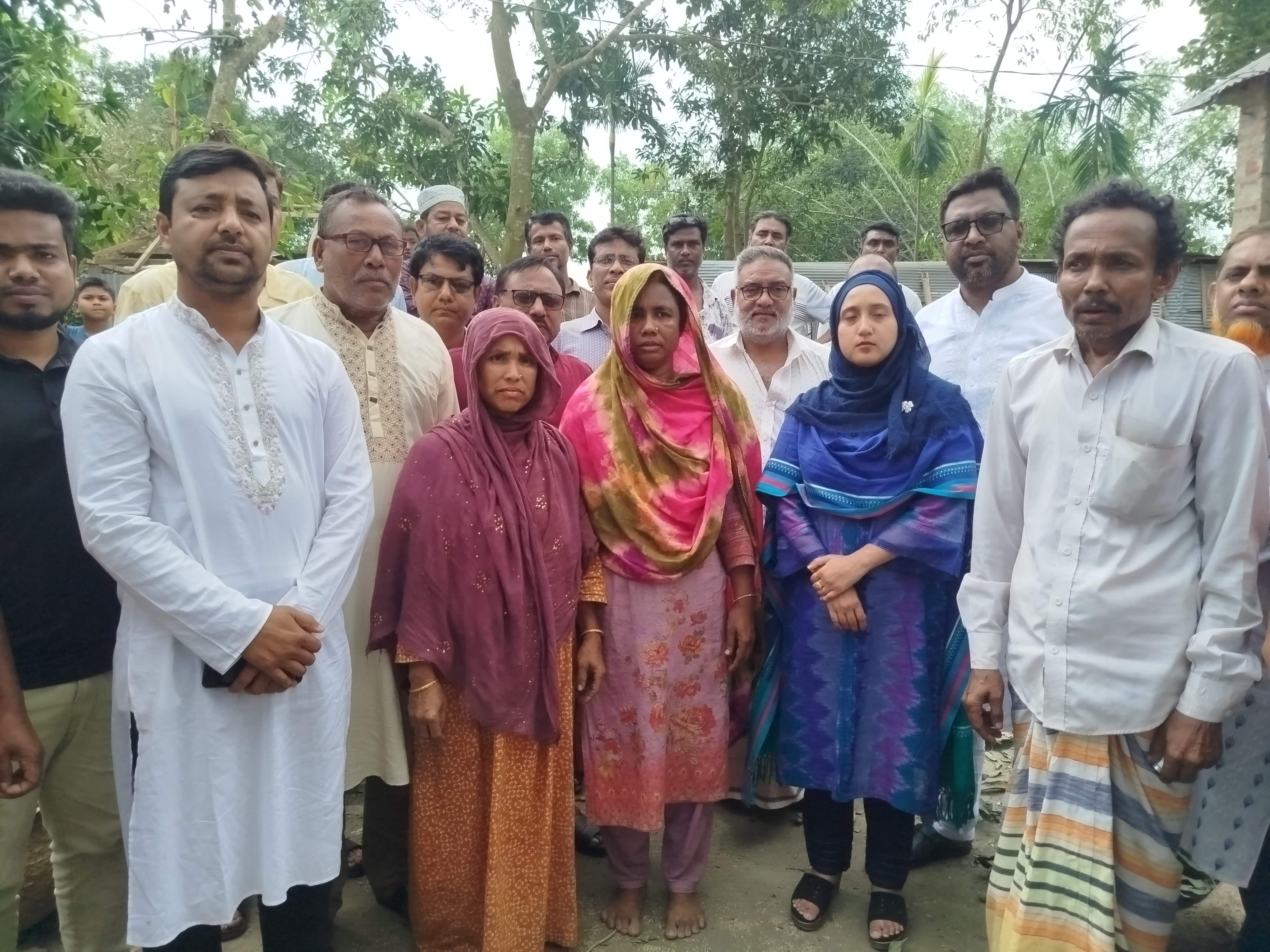 সুন্দরগঞ্জে ঝড়ে ক্ষতিগ্রস্ত এলাকা পরিদর্শন করলেন উপজেলা নির্বাহী কর্মকর্তা