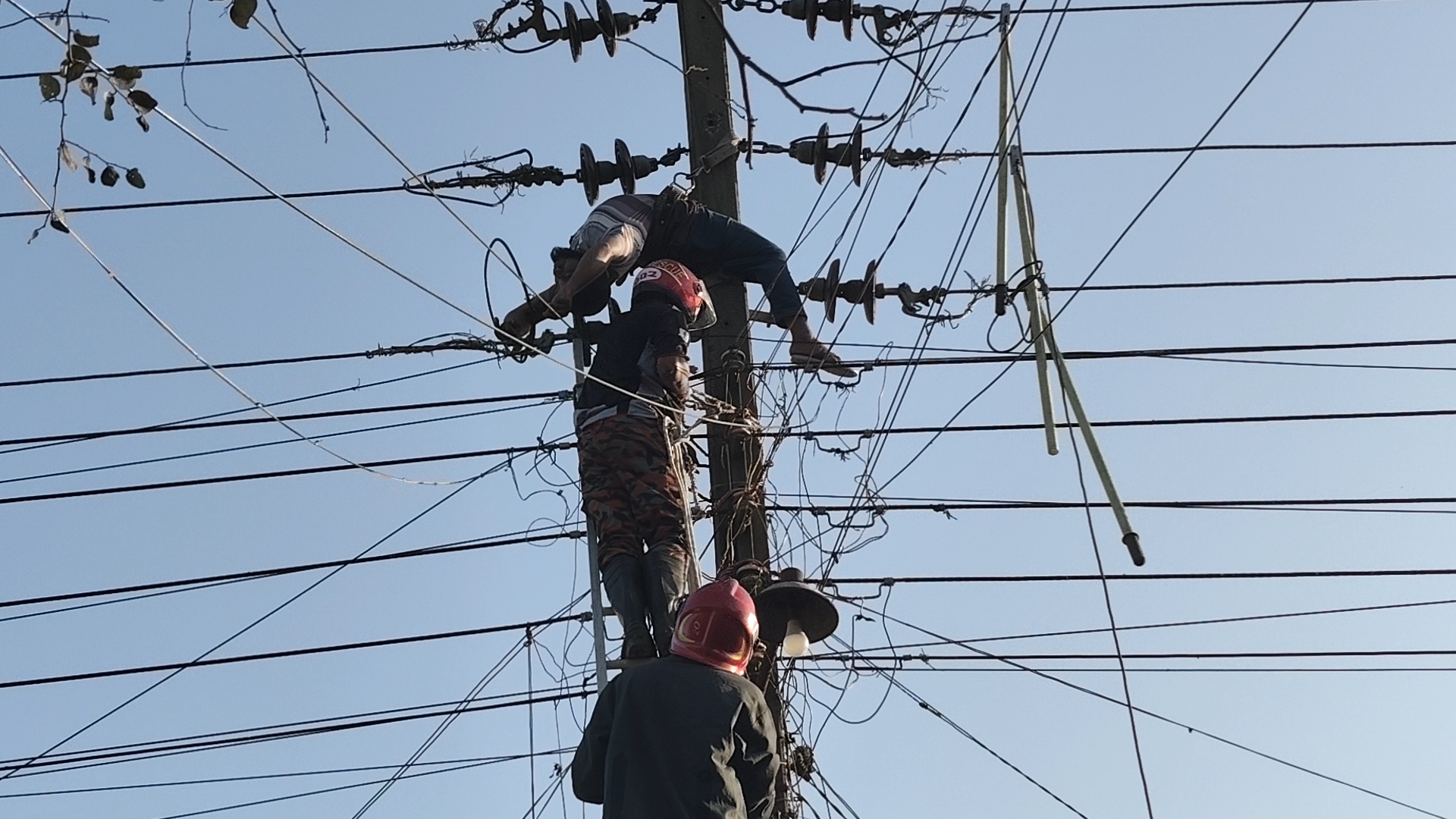 পঞ্চগড়ে বিদ্যুৎস্পৃষ্টে লাইনম্যান সহকারী নিহত