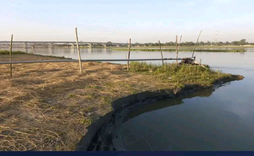 সোনাহাট সেতুর পাশ হতে অবৈধ বালু উত্তোলন ঝুঁকিতে নির্মাণাধীন সেতু ও তীর রক্ষা বাঁধ