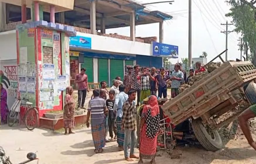 কাউনিয়ার ইউপি সদস্য ও মহিলা সহ সড়ক দুর্ঘটনায় ২ জনের মৃত্যু :  আহত ৪