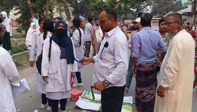 সুন্দরগঞ্জে বিজ্ঞান ও প্রযুক্তি মেলা থেকে ফেরার পথে মোবাইল নাম্বার না দেয়ায় নারী শিক্ষার্থীদের উপর দূর্বৃত্তদের হামলা।