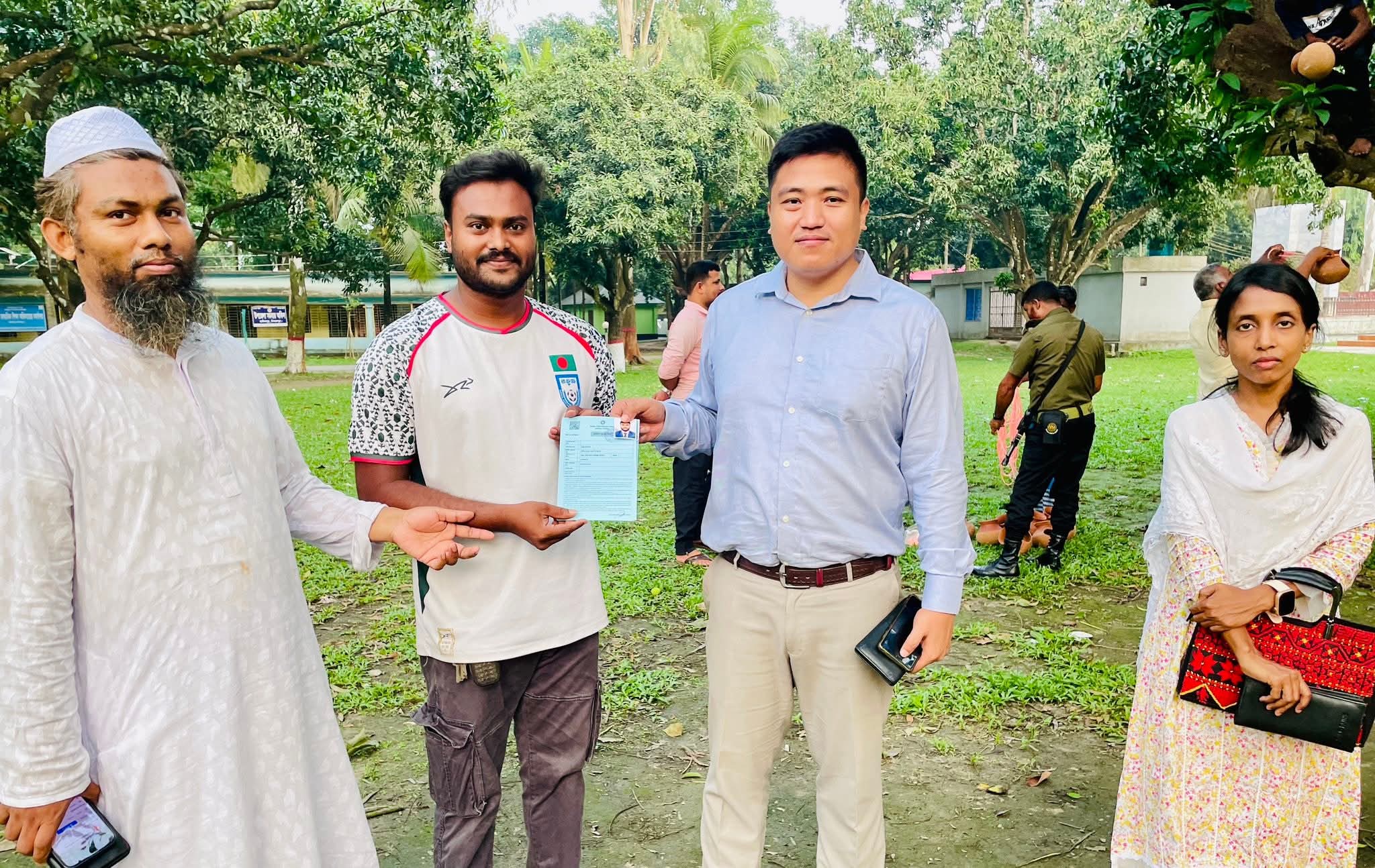 হাকিমপুর উপজেলায় ফুয়েল কার্ড বিতরণ শুরু