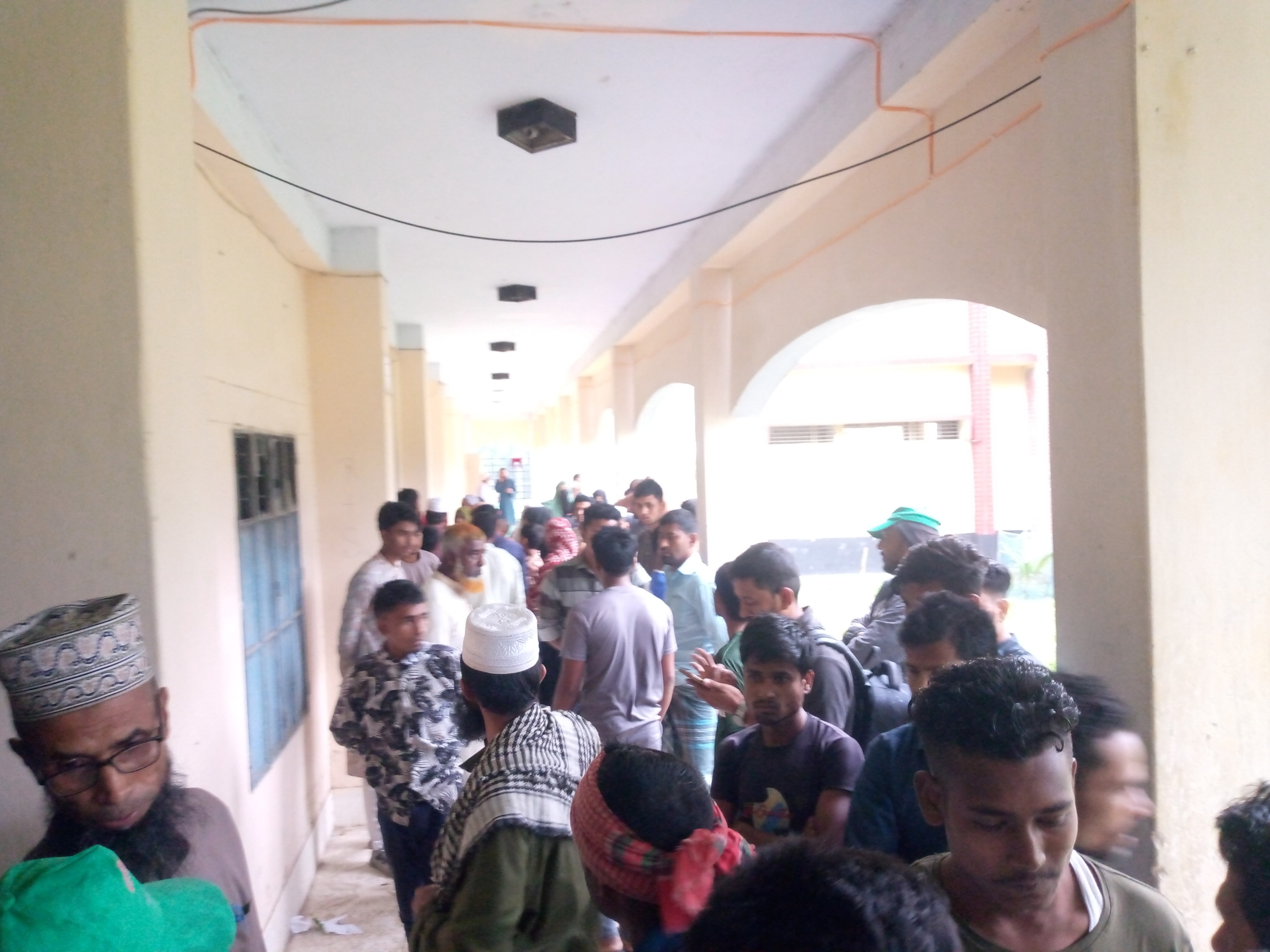 ভূরুঙ্গামারীতে মাদ্রাসায় মব তৈরি করে সুপারকে অবরুদ্ধ- লাঞ্ছিত-পুলিশি সহযোগিতায় উদ্ধার