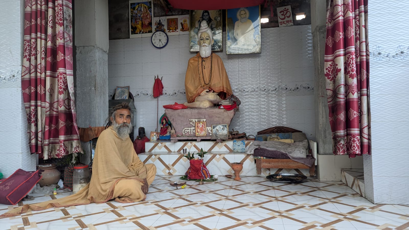 তারাগঞ্জে রাতের আঁধারে লোকনাথ মন্দিরে চুরি, থানায় অভিযোগ