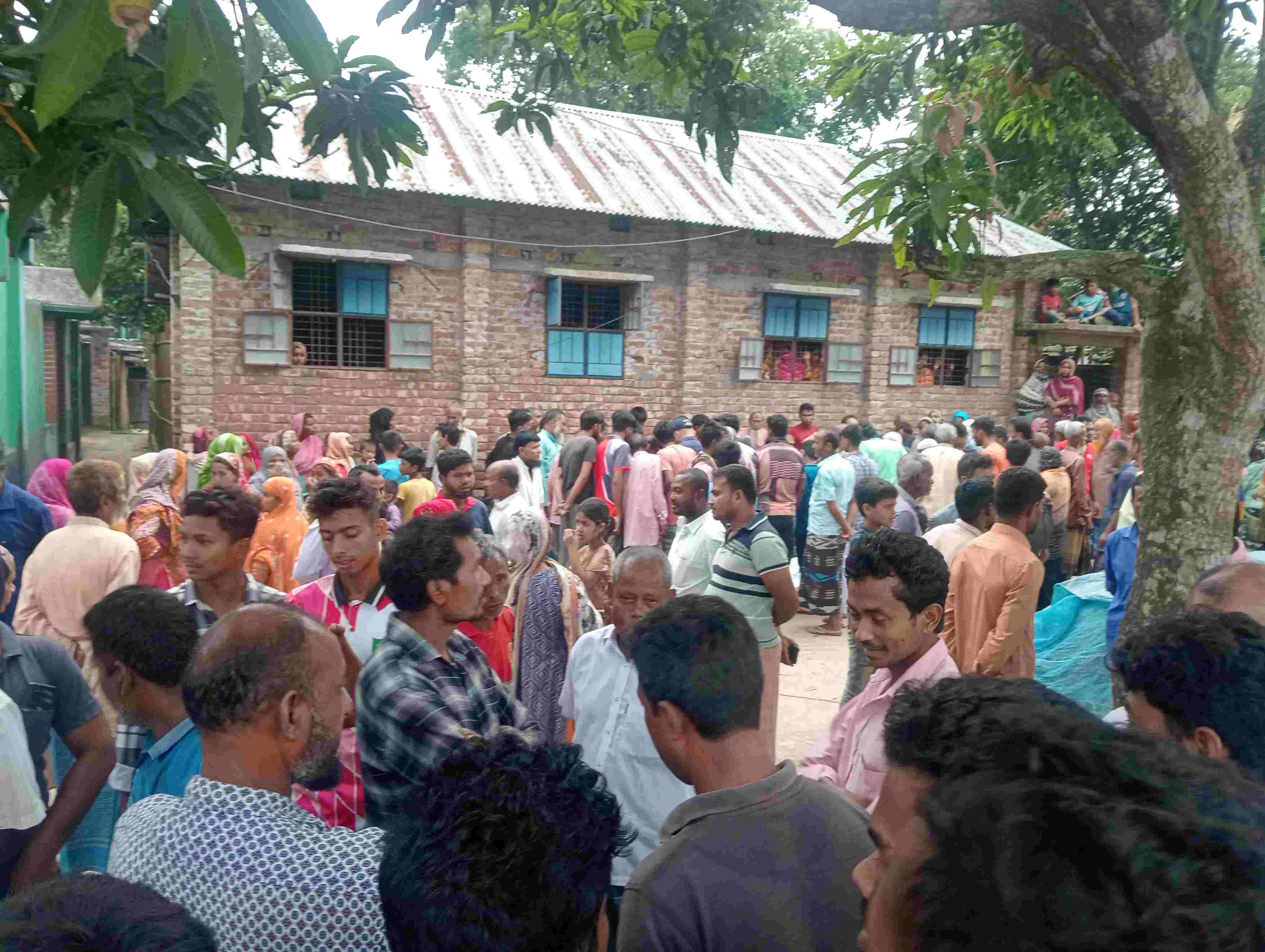 চিরিরবন্দরে ছেলের ছুরিকাঘাতে বাবা ও সৎ ভাই নিহত।