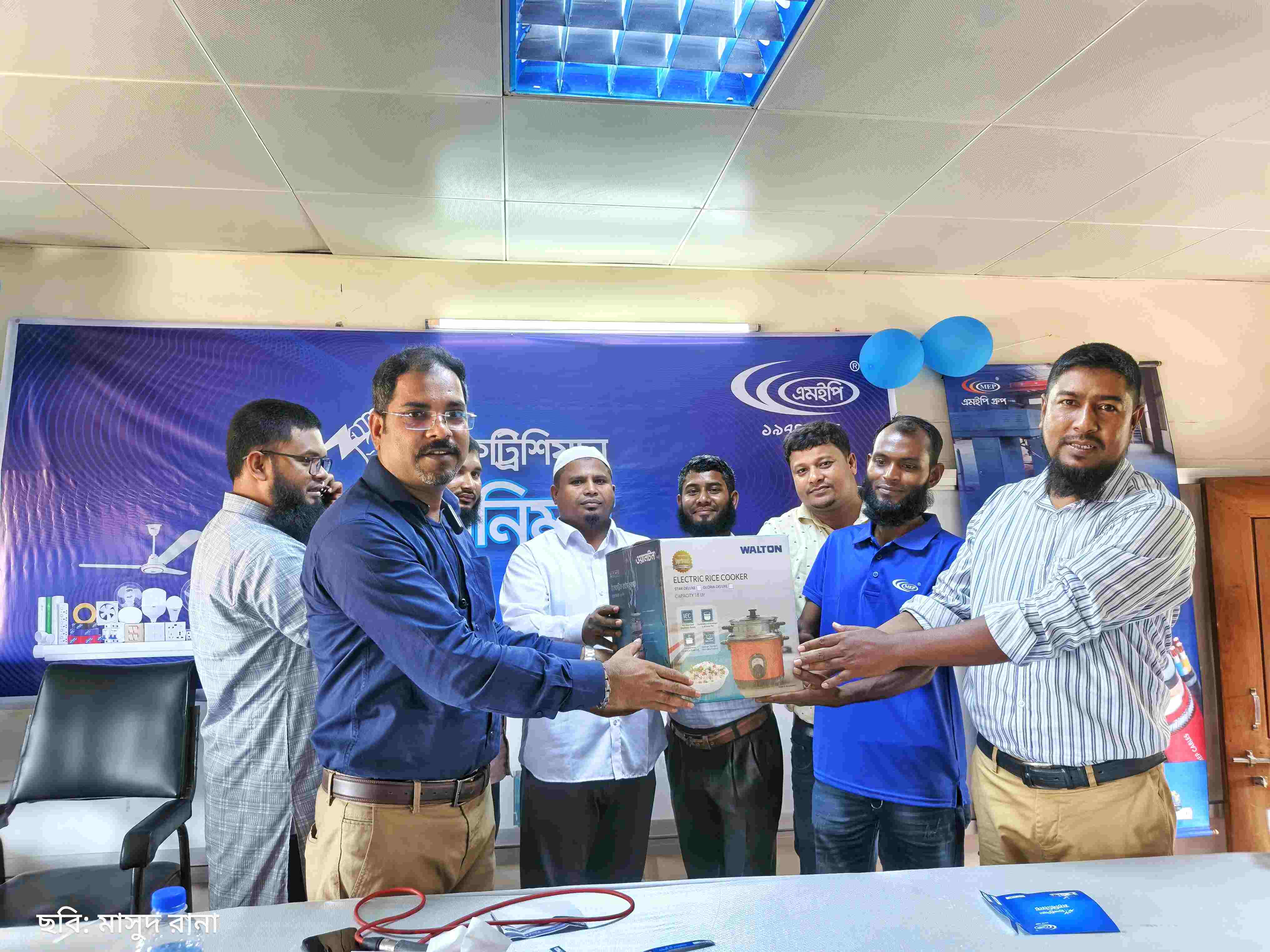 খানসামায় ইলেকট্রিশিয়ানদের সঙ্গে এমইপি গ্রুপের মতবিনিময় সভা