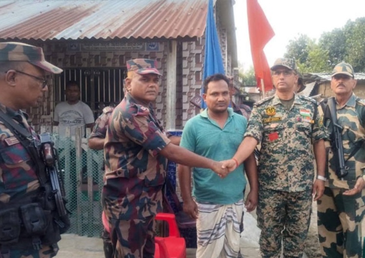 অবৈধ অনুপ্রবেশের দায়ে আটক বাংলাদেশিকে ফেরত দিল বিএসএফ