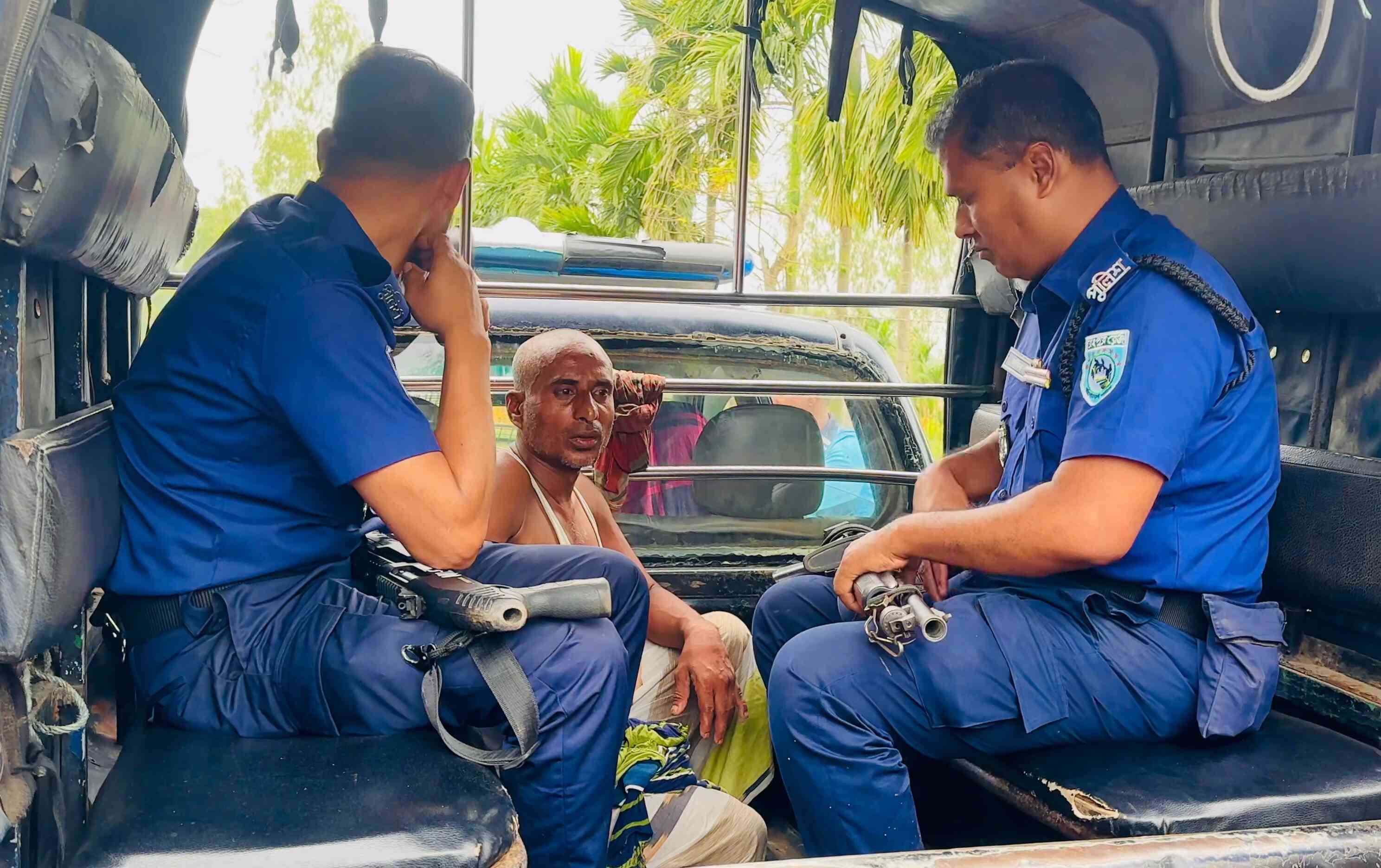 নিজের মেয়েকে ধর্ষণের অভিযোগে বাবা গ্রেপ্তার