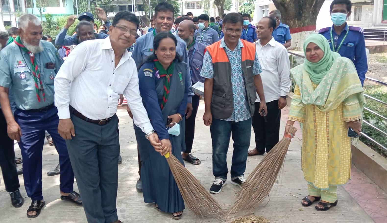 চিরিরবন্দরে পরিচ্ছন্নতা কার্যক্রম এবং বৃক্ষরোপণ কর্মসূচি পালিত