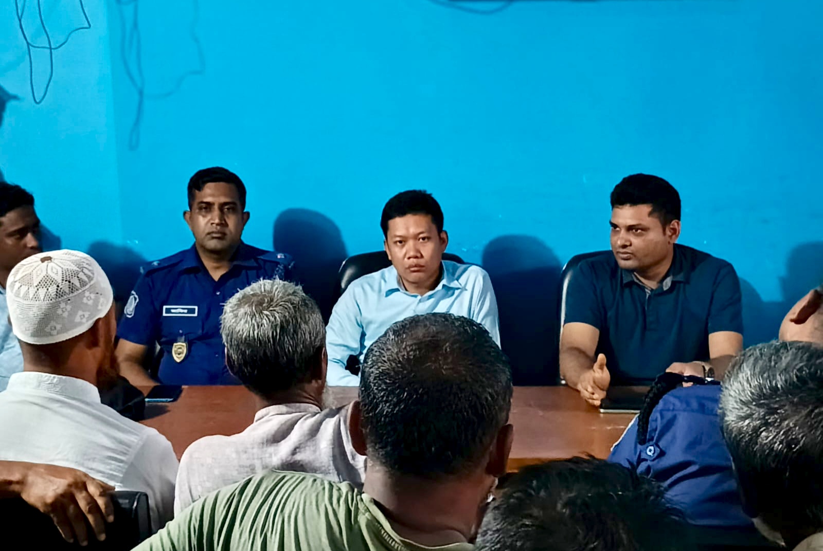 মাদকমুক্ত করতে গ্রামবাসীর উদ্যোগে কমিটি গঠন, নারী মাদক ব্যবসায়ী পুলিশে সোপর্দ
