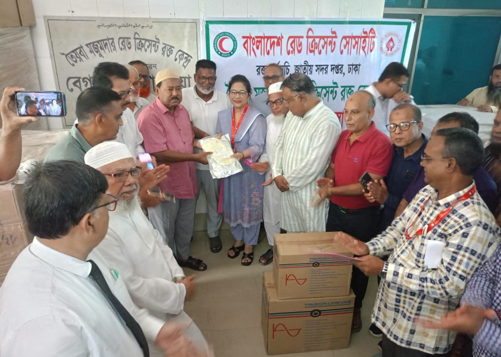 দিনাজপুরে তৈয়বা মজুমদার রক্তকেন্দ্রে সাড়ে ৪ কোটি টাকার আধুনিক যন্ত্রপাতি হস্তান্তর