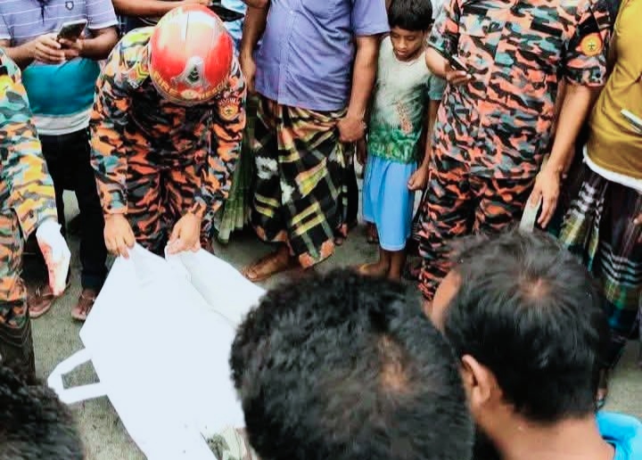 চিরিরবন্দরে ট্রাকের চাকায় পিষ্ট হয়ে মাদরাসাছাত্রের মৃত্যু
