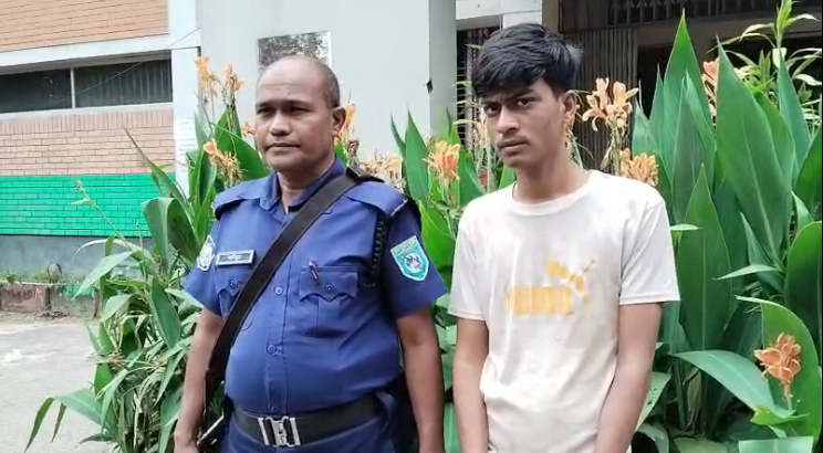ফুলবাড়ীতে অটোরিকশা ছিনতাই ও হত্যার ঘটনায় একজন আটক