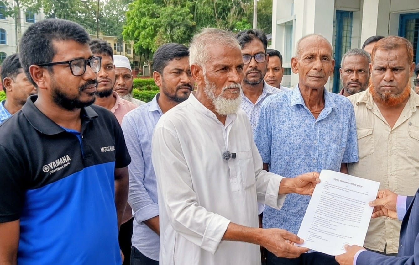 পার্বতীপুরে মাদক কেনাবেচা ও সেবন বন্ধের দাবিতে ইউএনওকে স্মারকলিপি