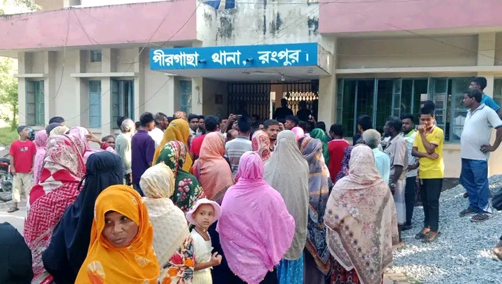 পীরগাছায় ছাত্রদল নেতার মৃত্যুর ঘটনায় থানা ঘেরাও
