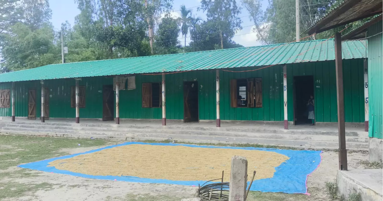 লিখিত আবেদন ছাড়াই দীর্ঘদিন অনুপস্থিত সহকারী শিক্ষিকা