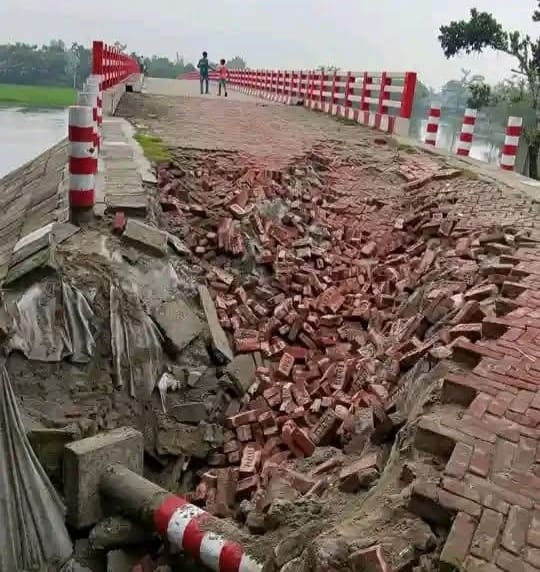 পঞ্চগড়ের বোদায় ৬ কোটি টাকার সেতু ও সংযোগ সড়কে ধস, এলাকাবাসীর ক্ষোভ