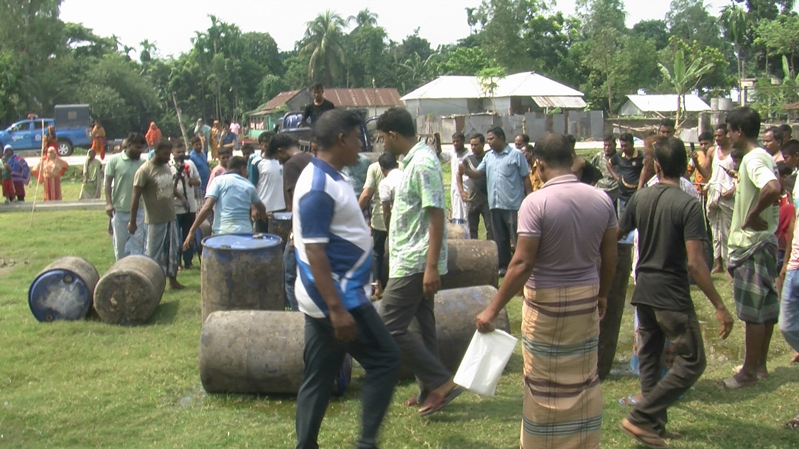পীরগাছায় অবৈধ সয়াবিন তেল কারখানায় অভিযান, মালিকের ১ মাসের কারাদণ্ড