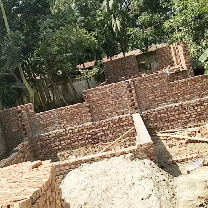 বীরগঞ্জে আদালতের নিষেধাজ্ঞা অমান্য করে জোরপূর্বক জমি দখলের অপচেষ্টা