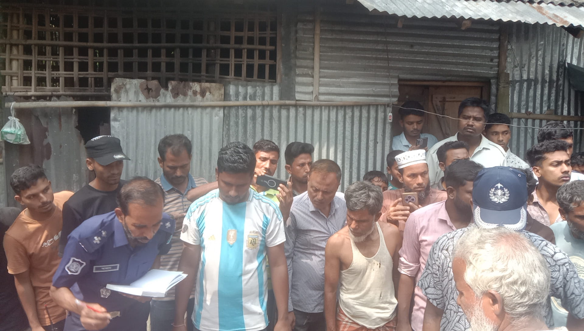 কুড়িগ্রামে নিজ শোয়ার ঘর থেকে কলেজ ছাত্রের ঝুলন্ত লাশ উদ্ধার