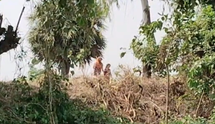 ফুলবাড়ী সীমান্তে নারী ও শিশুকে পুশইনের অভিযোগ, শূন্যরেখায় অবস্থান