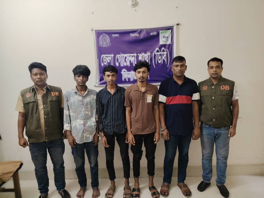 দিনাজপুরের পুলিশ সুপারের পরিচয়ে প্রতারণা, গ্রেফতার ৪