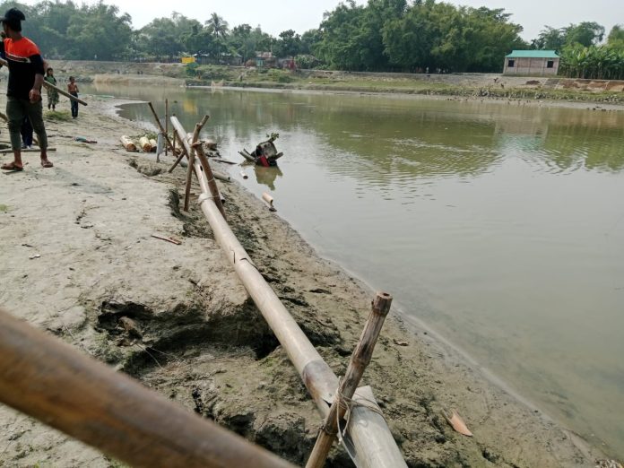 পীরগাছায় অবৈধভাবে বালু উত্তোলনের পাইপ গুঁড়িয়ে দিল প্রশাসন