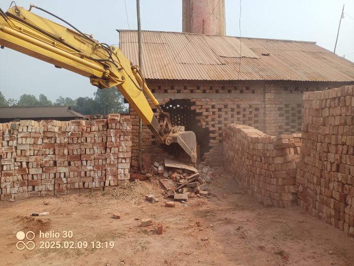 নাগেশ্বরীতে ৪টি অবৈধ ইটভাটা বন্ধ করেছে প্রশাসন