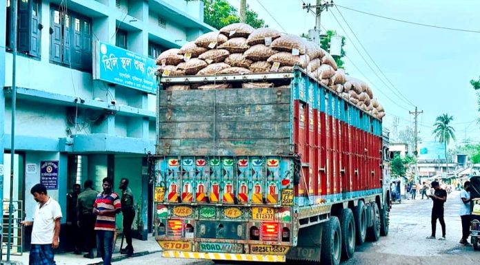 হিলি স্থলবন্দর দিয়ে আমদানি রফতানি শুরু