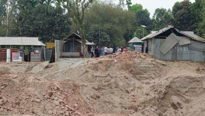 চিলমারীতে নিলাম ছাড়াই সরকারি গাছ কাটার অভিযোগ