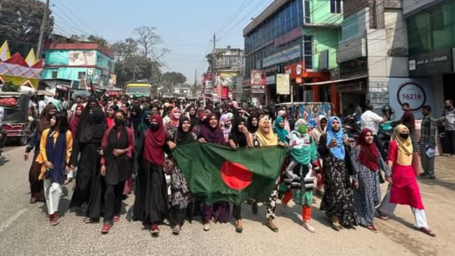 নারী-শিশু ধর্ষণ, খুন, চাঁদাবাজির বিরুদ্ধে প্রতিবাদ ও বিচারের দাবিতে পঞ্চগড়ে বিক্ষোভ মিছিল ও মানববন্ধন