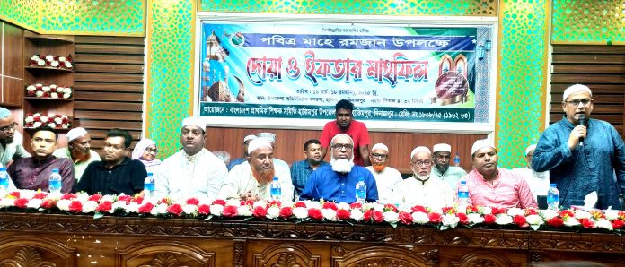 হাকিমপুরে প্রাথমিক শিক্ষক সমিতির দোয়া ও ইফতার মাহফিল